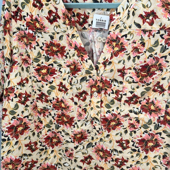 Torrid Cream and Red Blouse with Mandarin Collar and Buttoned Style - Picture 5 of 9